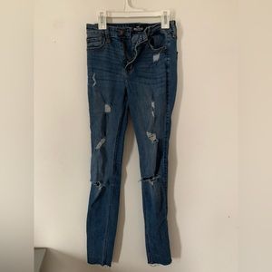 HOLLISTER JEANS SIZE 0 LONG, worn once, new